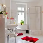 Piano Mitte בית הארחה *
